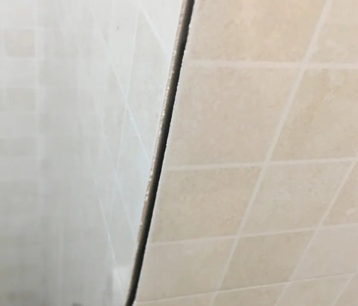 拜泉瓷砖空鼓维修公司分享阳台瓷砖脱落的修复过程可以分为以下几个步骤
